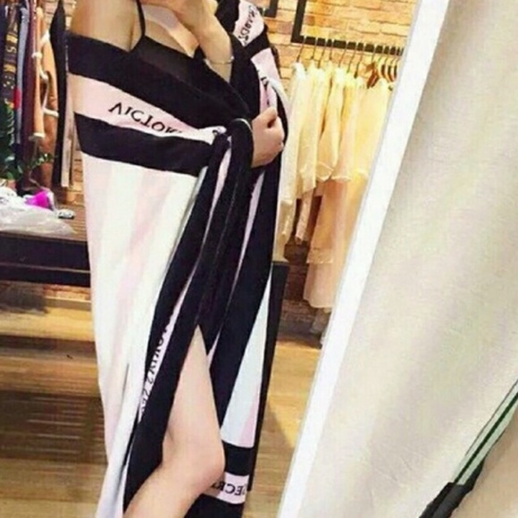 Victoria's Secret Other - Victoria’s Secret Pink Stripe Logo Plush Blanket